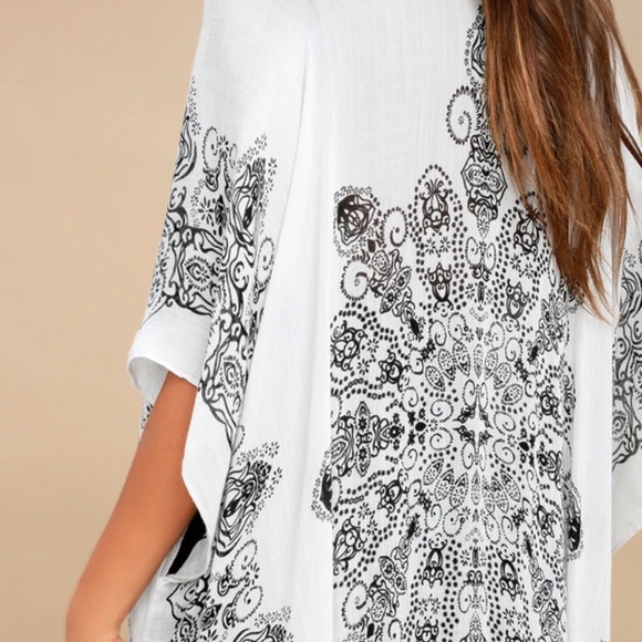 Exotic Sol Black and Grey Print Kimono Top - Picture 4 of 7